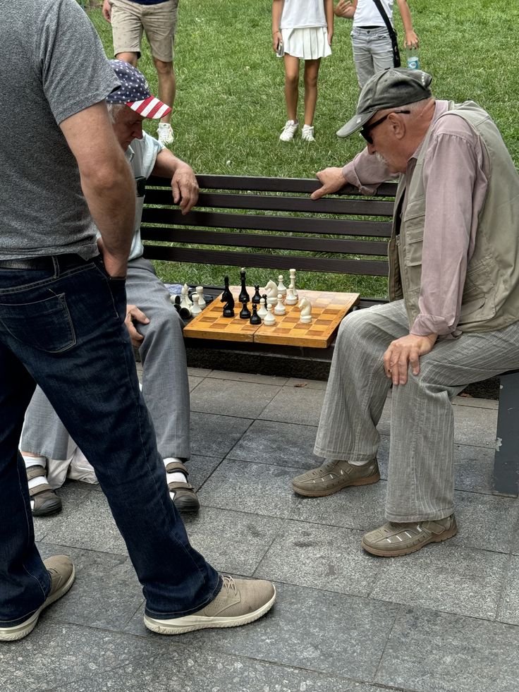 BERAS11 menyediakan layanan pelatihan manajemen security dan resepsionis yang berkelanjutan dengan standar professional dalam peningkatan kompetensi operasional..